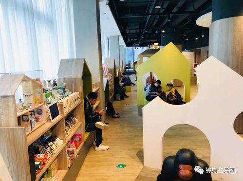 长隆站旁边号称广州最文艺的三楽文创书屋,不仅有大人儿童读物,还有亲子阅览区和手工坊